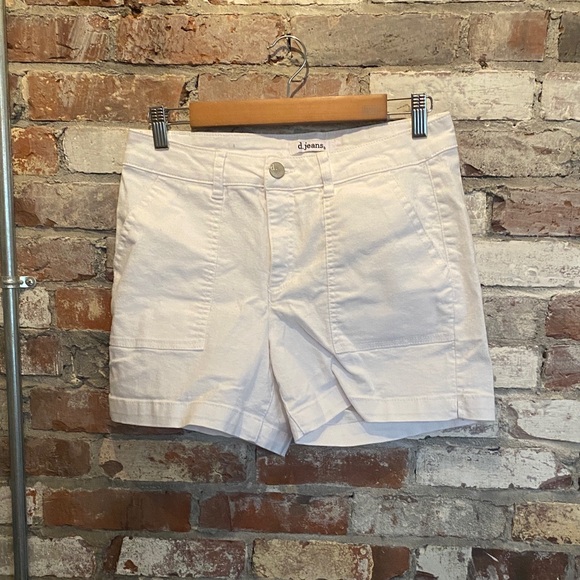 D. Jeans Classic White Large Pocket Shorts Size 8 - Picture 1 of 5